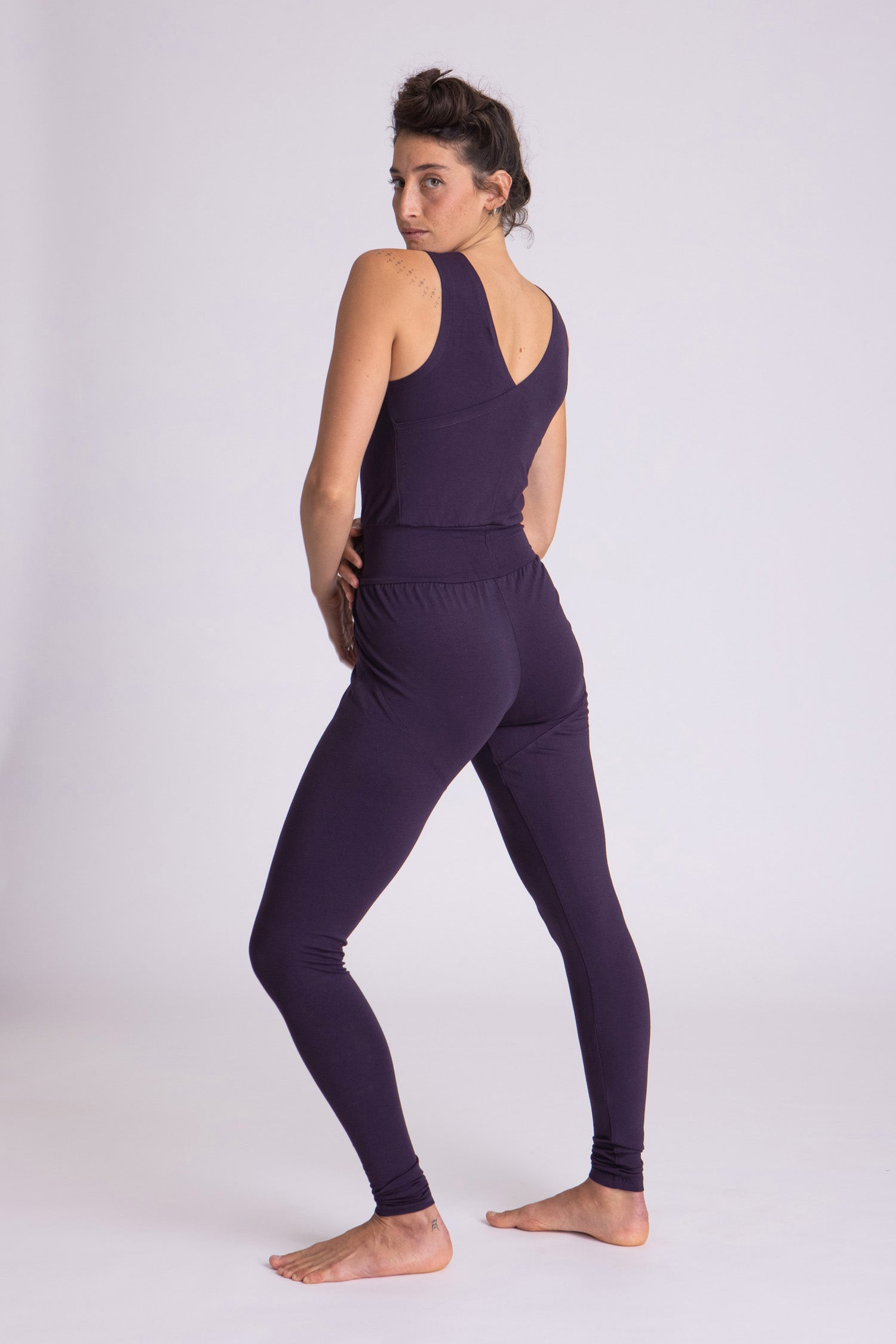 2023 Womens Nylon Yoga Wear Set Deep V Back Yoga Rompers, Flare Leggings,  And One Piece Jumpsuit For Gym And Fitness Workouts In S XL Sizes From  Xieyunn, $22.11