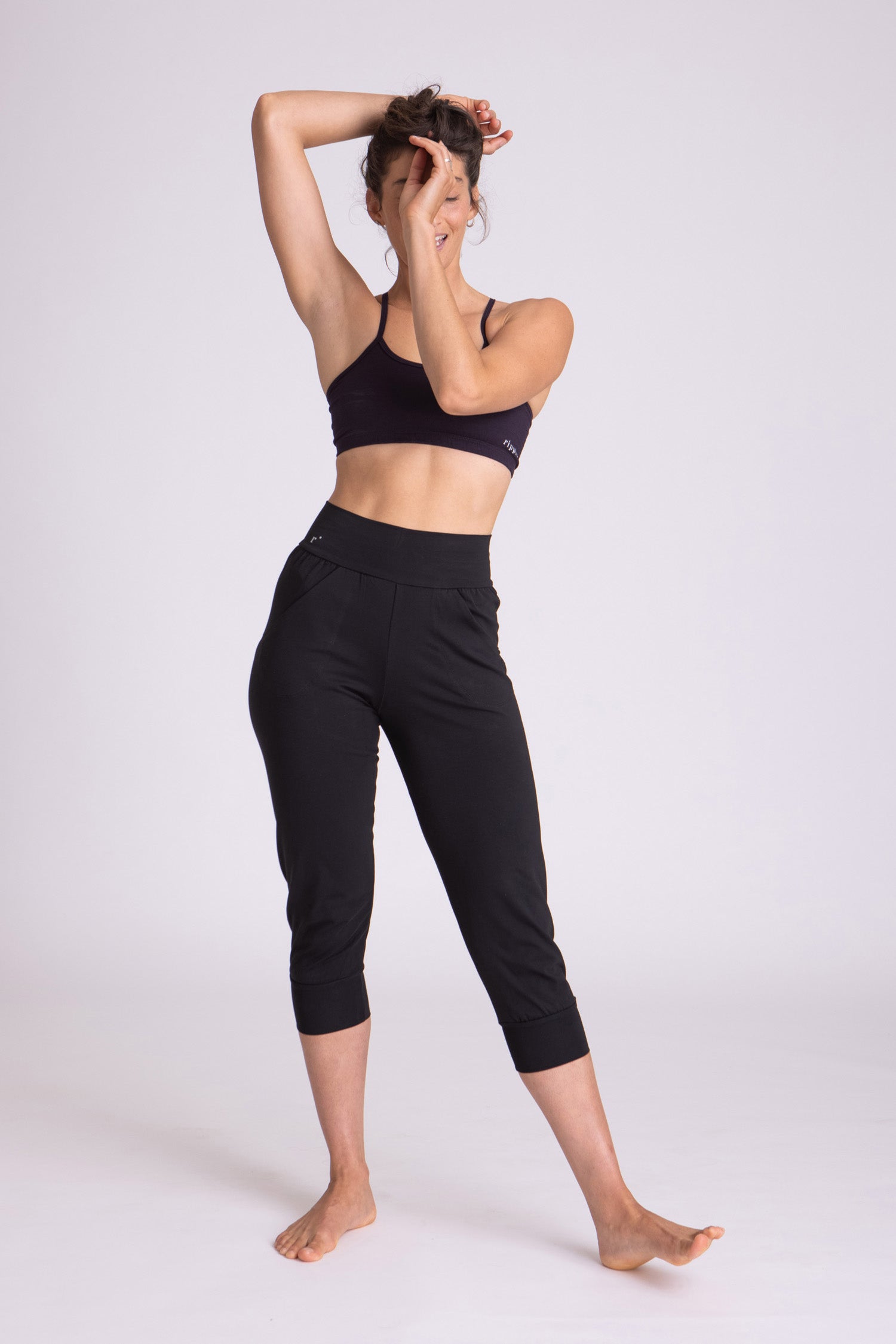 Women's Fitness Sports Mesh Gauze Pocket Yoga Capri Pants - China