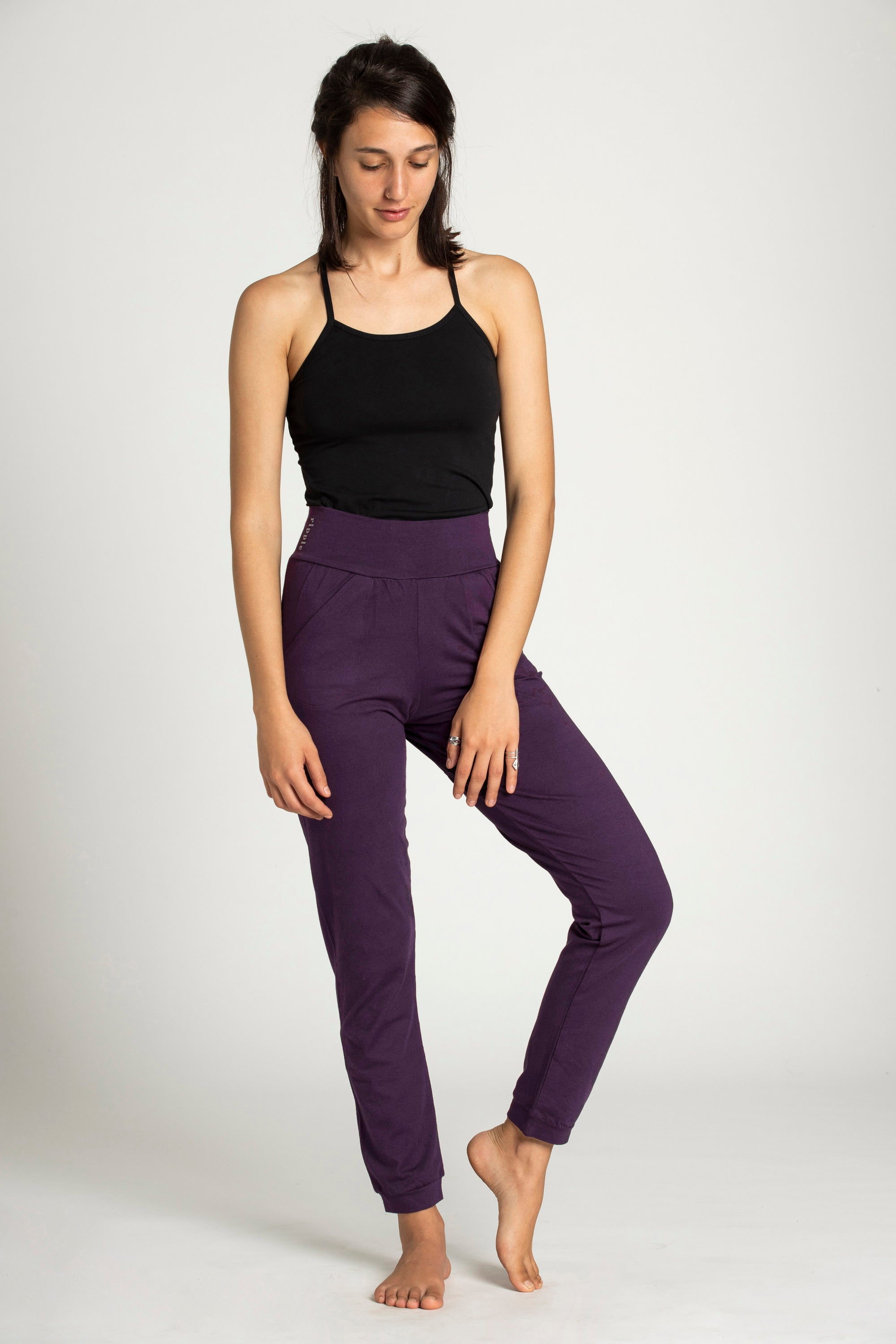 Ripple Yoga Wear - Dive into your poses in comfort with our Slouchy Unisex Yoga  Pants ♡ Made of soft modal fabric, they feature functional side pockets and  a wide waistband to